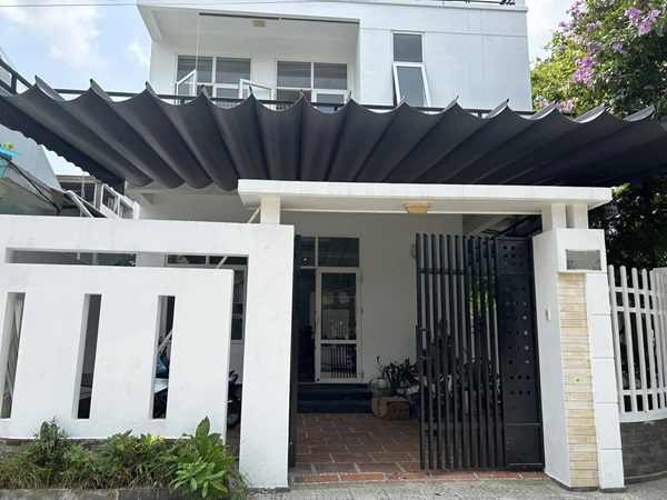mái xếp di động sân trước nhà