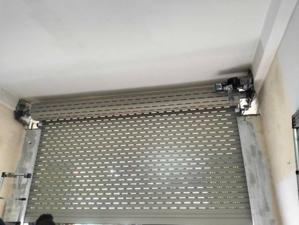 Làm Cửa Cuốn Tại Quận 5 | Thi Công Uy Tín, Giá Cạnh Tranh