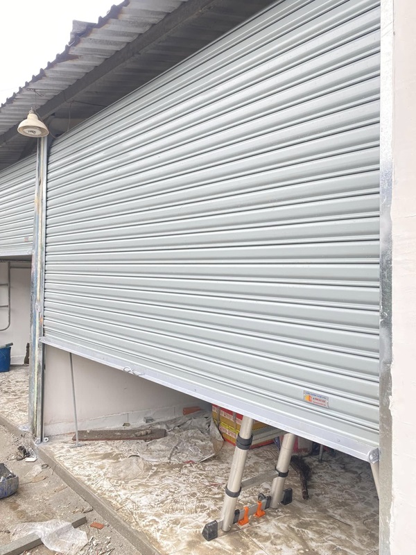 cua-cuon-tphcm-2 Cửa cuốn tấm liền