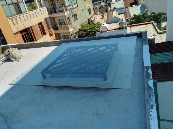 mái kính giếng trời
