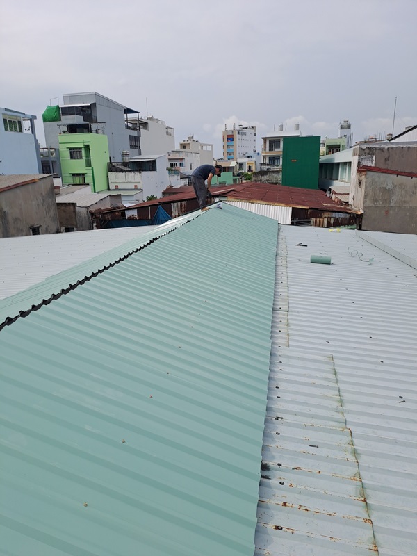 Thi công mái tôn tại quận 4